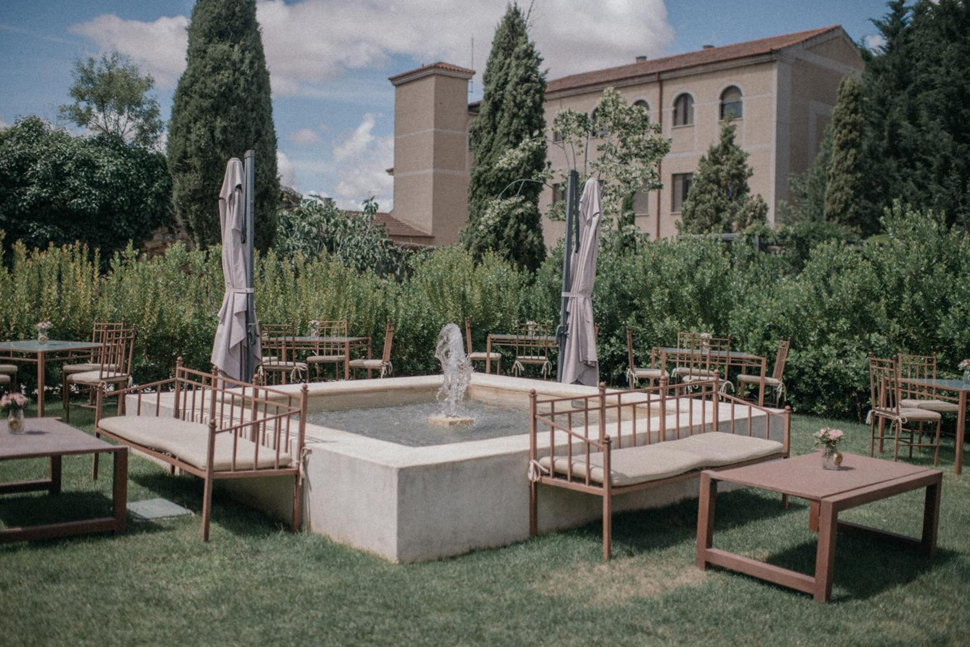 Hospes Palacio De San Esteban, A Member Of Design Hotels Саламанка Екстериор снимка The garden of the museum