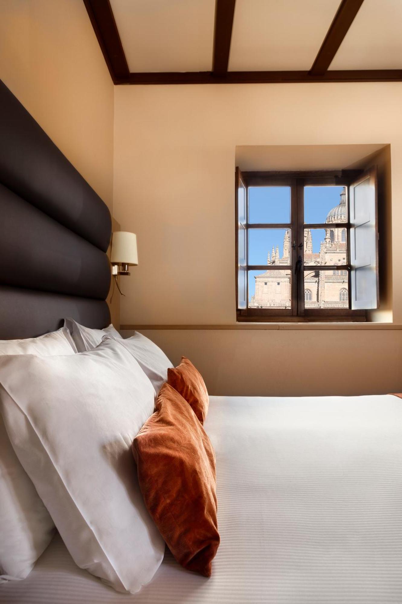 Hospes Palacio De San Esteban, A Member Of Design Hotels Саламанка Екстериор снимка A room at the Hotel Casa 1881