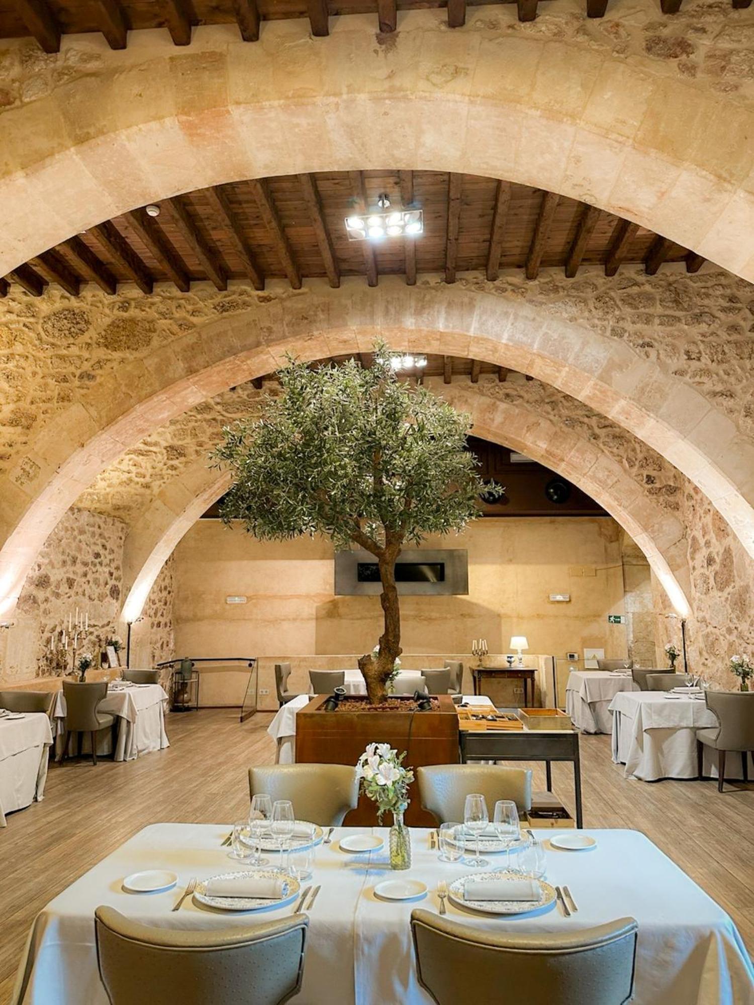 Hospes Palacio De San Esteban, A Member Of Design Hotels Саламанка Екстериор снимка Interior of the restaurant