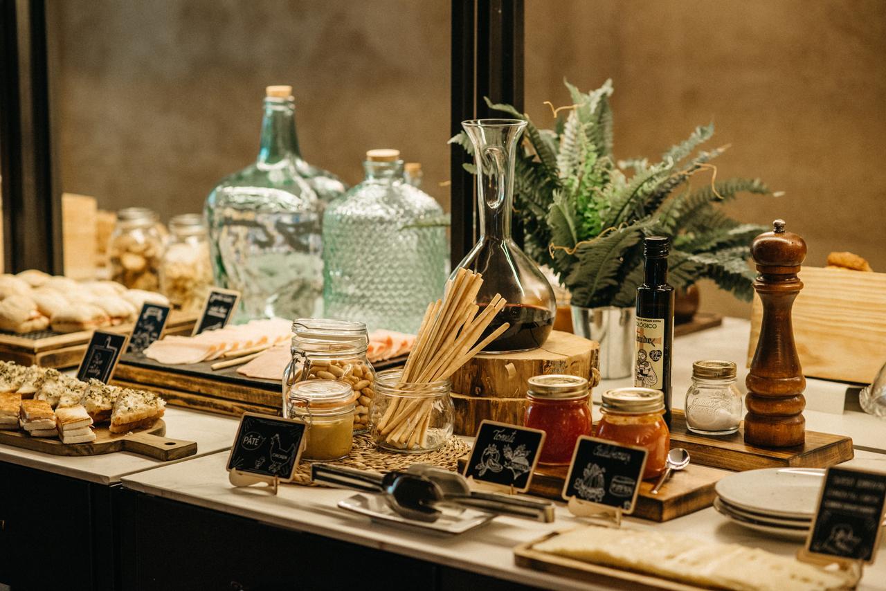 Hospes Palacio De San Esteban, A Member Of Design Hotels Саламанка Екстериор снимка A selection of condiments at a buffet