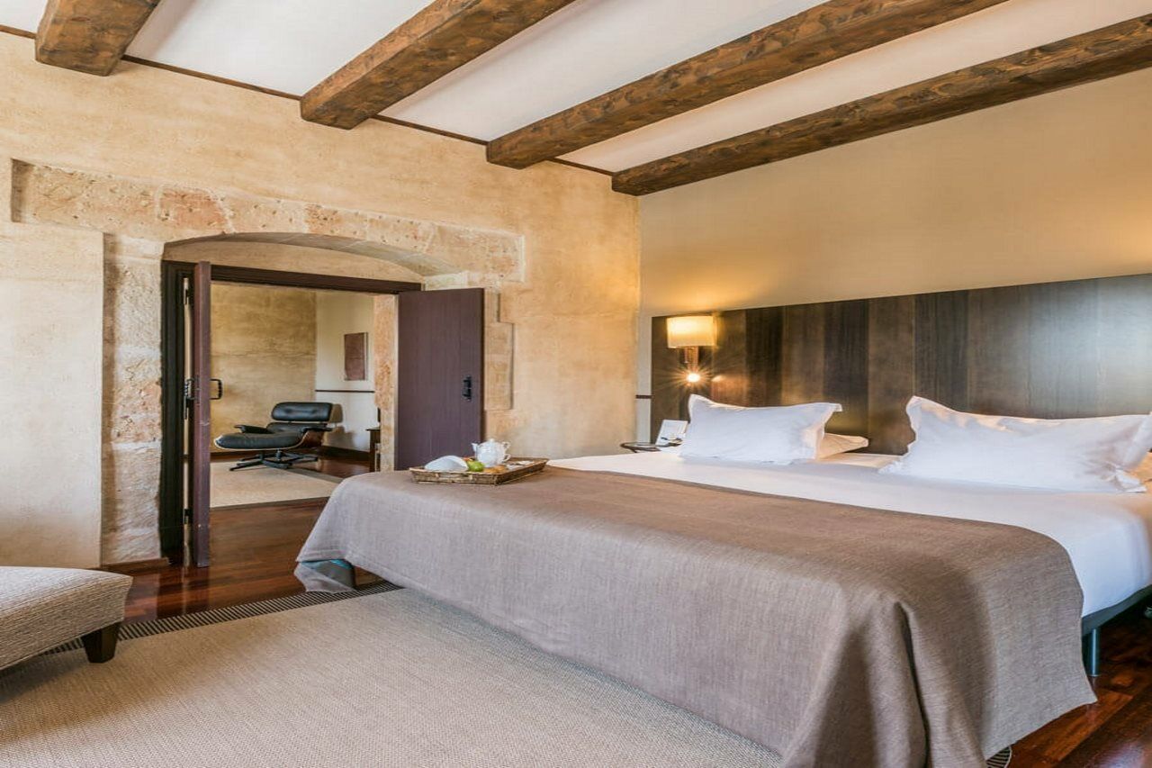 Hospes Palacio De San Esteban, A Member Of Design Hotels Саламанка Екстериор снимка A room at Hotel El Convent de Torró